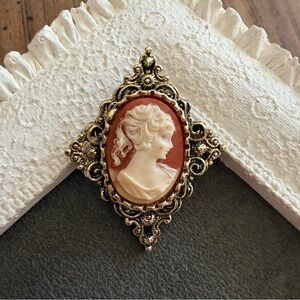 Vintage Gerry’s Cameo Brooch
